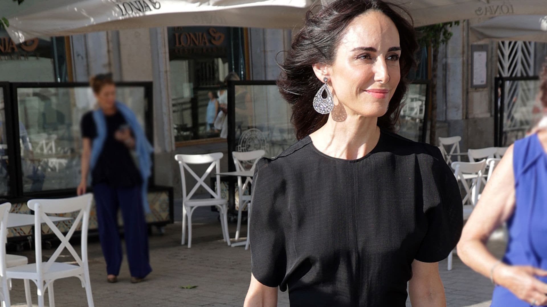 La elegancia de Amparo Corsini con un vestido de Victoria Beckham que conecta con la reina Letizia