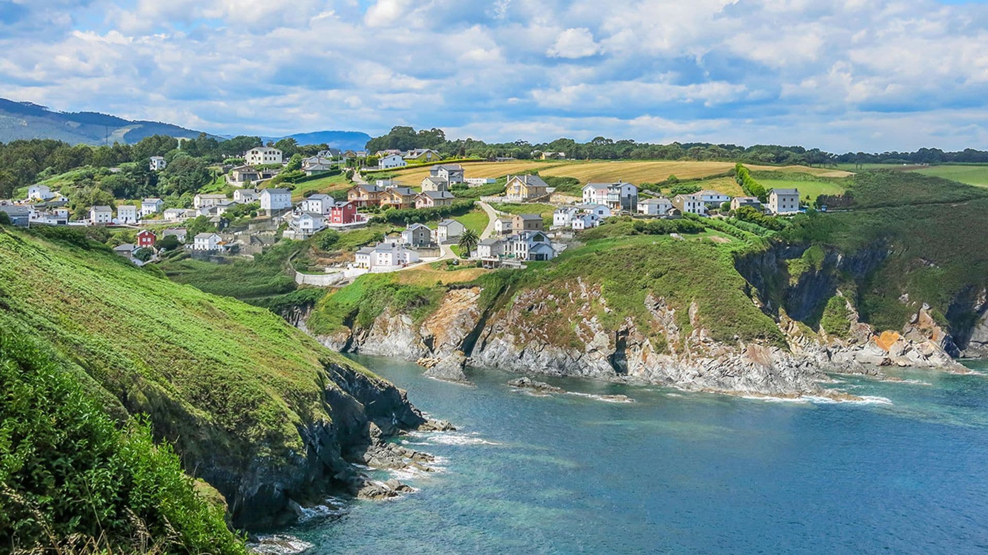 Pueblos costeros para enamorarte (mucho más) de Asturias