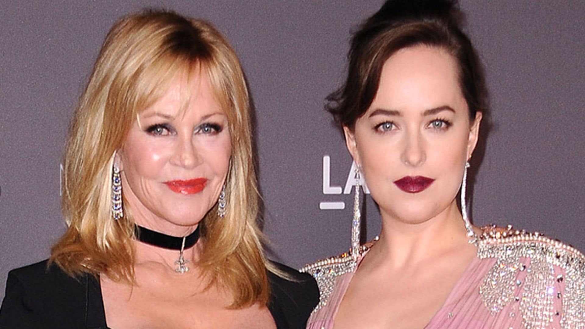 Mientras Stella viaja a España para arropar a Antonio Banderas, Melanie Griffith y Dakota Johnson permanecen en Los Ángeles