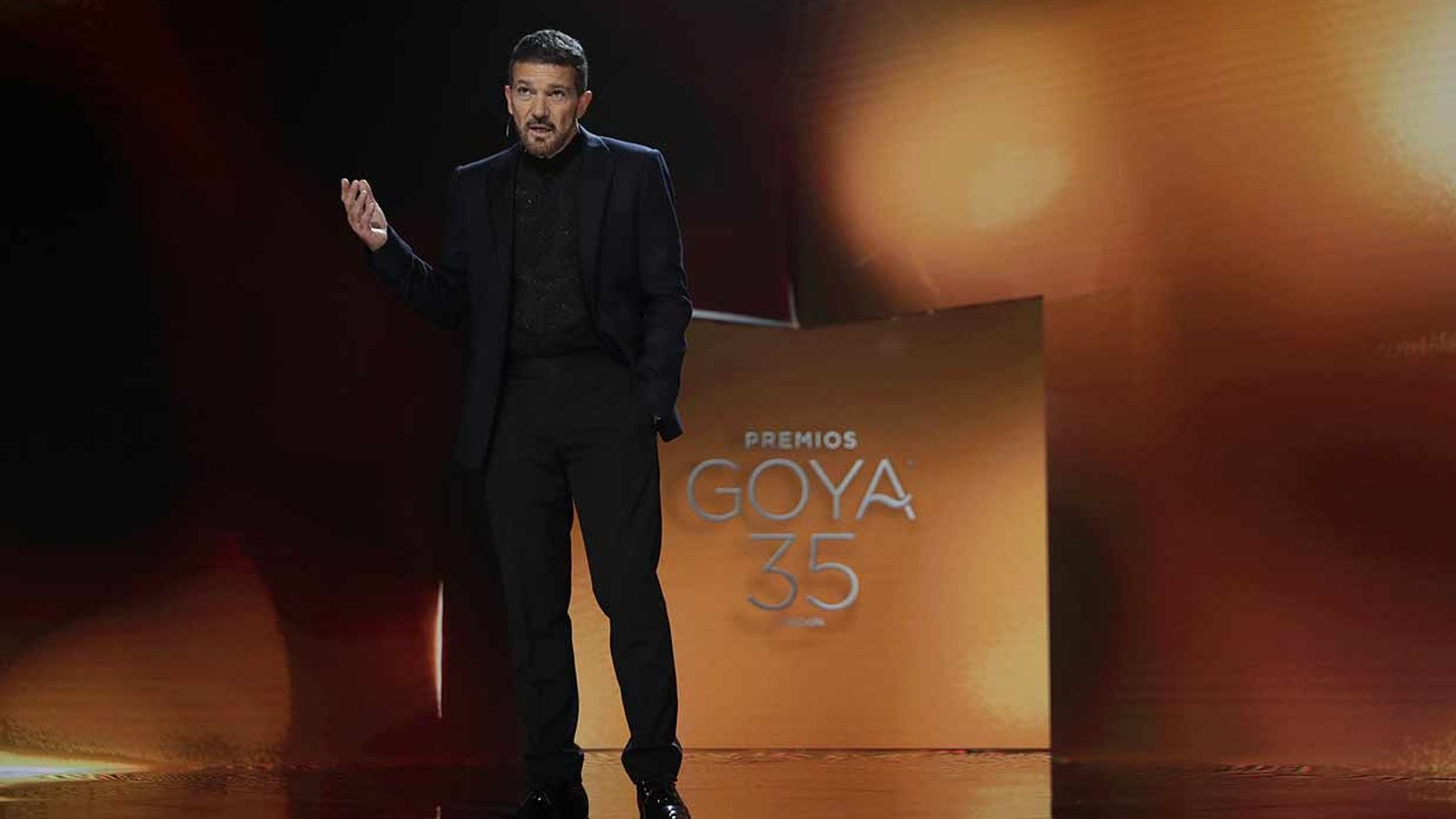 Antonio Banderas dedica su emocionante discurso de los Goya a las víctimas del Covid