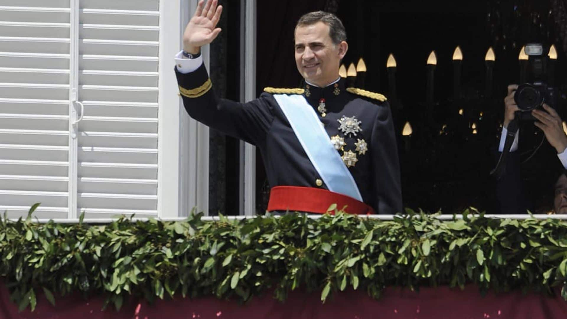 La nueva Familia Real española hace su primera aparición en el balcón de Palacio de Oriente