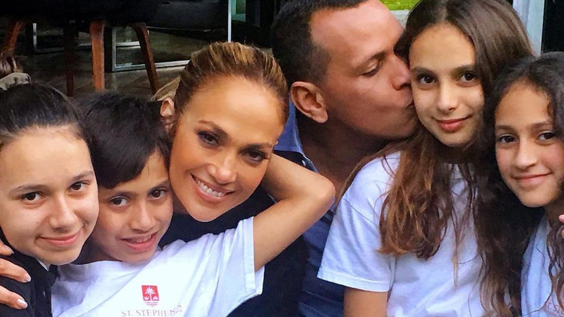 Jennifer Lopez sorprende a A-Rod al hacer ‘home run’ durante una tarde de béisbol familiar