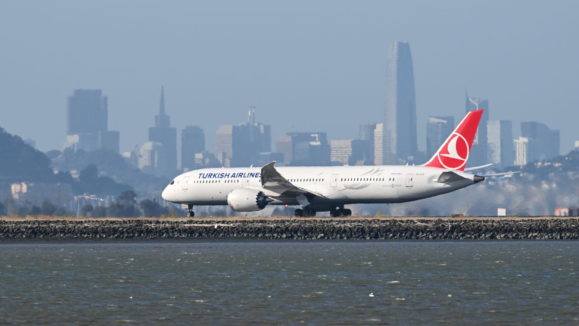 Un piloto de Turkish Airlines muere en pleno vuelo y obliga a realizar un aterrizaje de emergencia en Nueva York