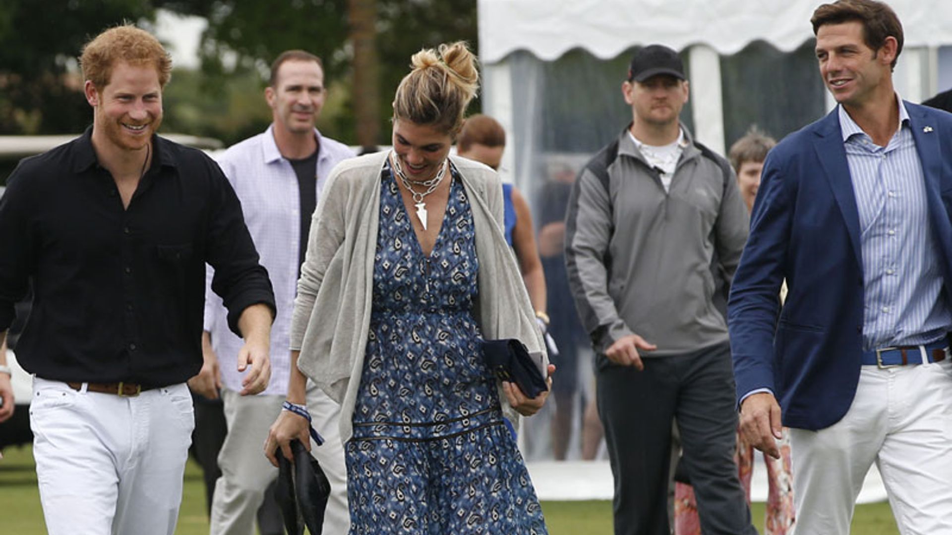 Harry de Ingalterra, el jugador de polo Nacho Figueras y su mujer, la modelo Delfina Blaquier, en el reñido torneo de polo más amistoso