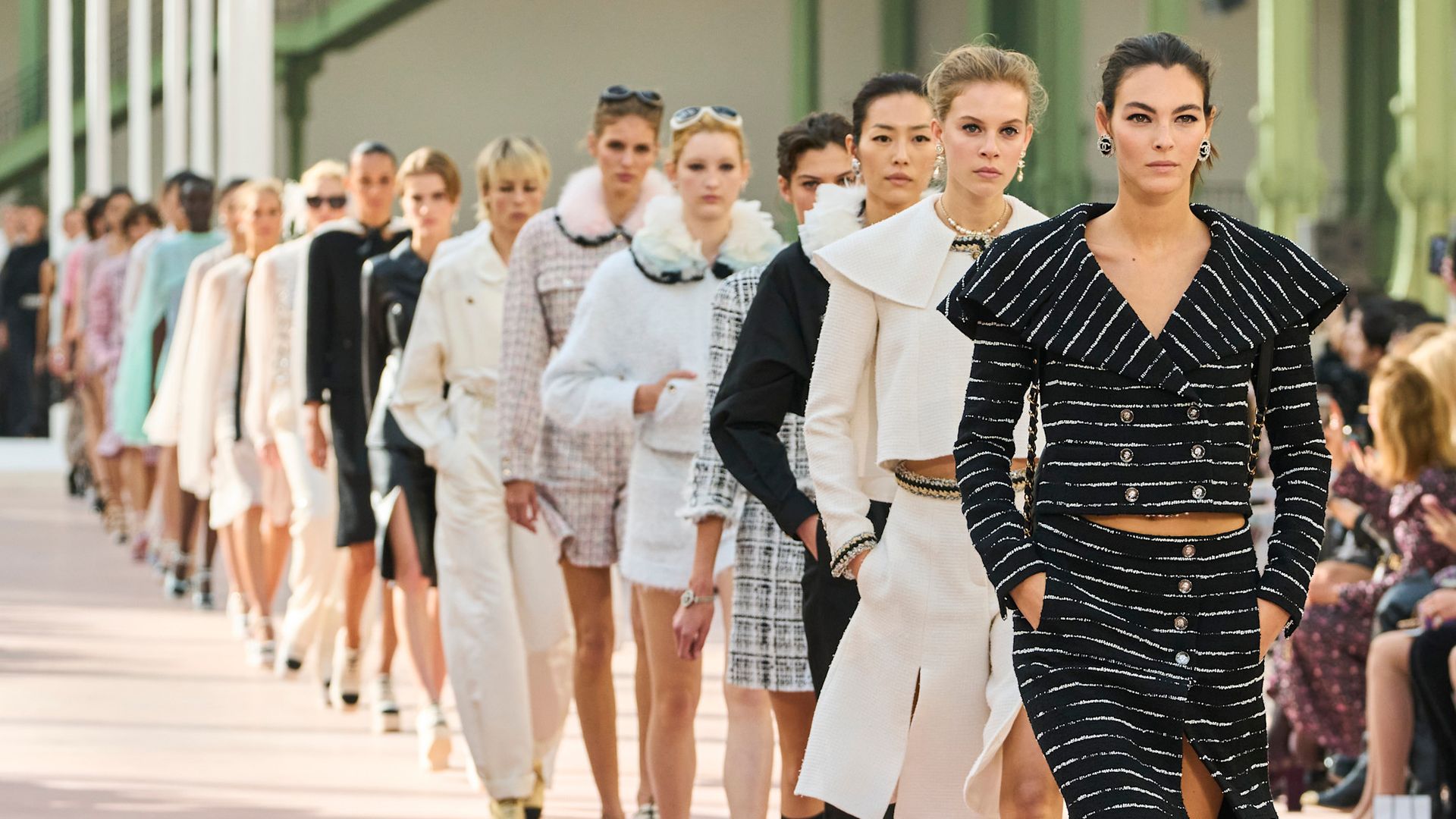 Esto es todo lo que tienes que saber sobre el desfile de Chanel en París