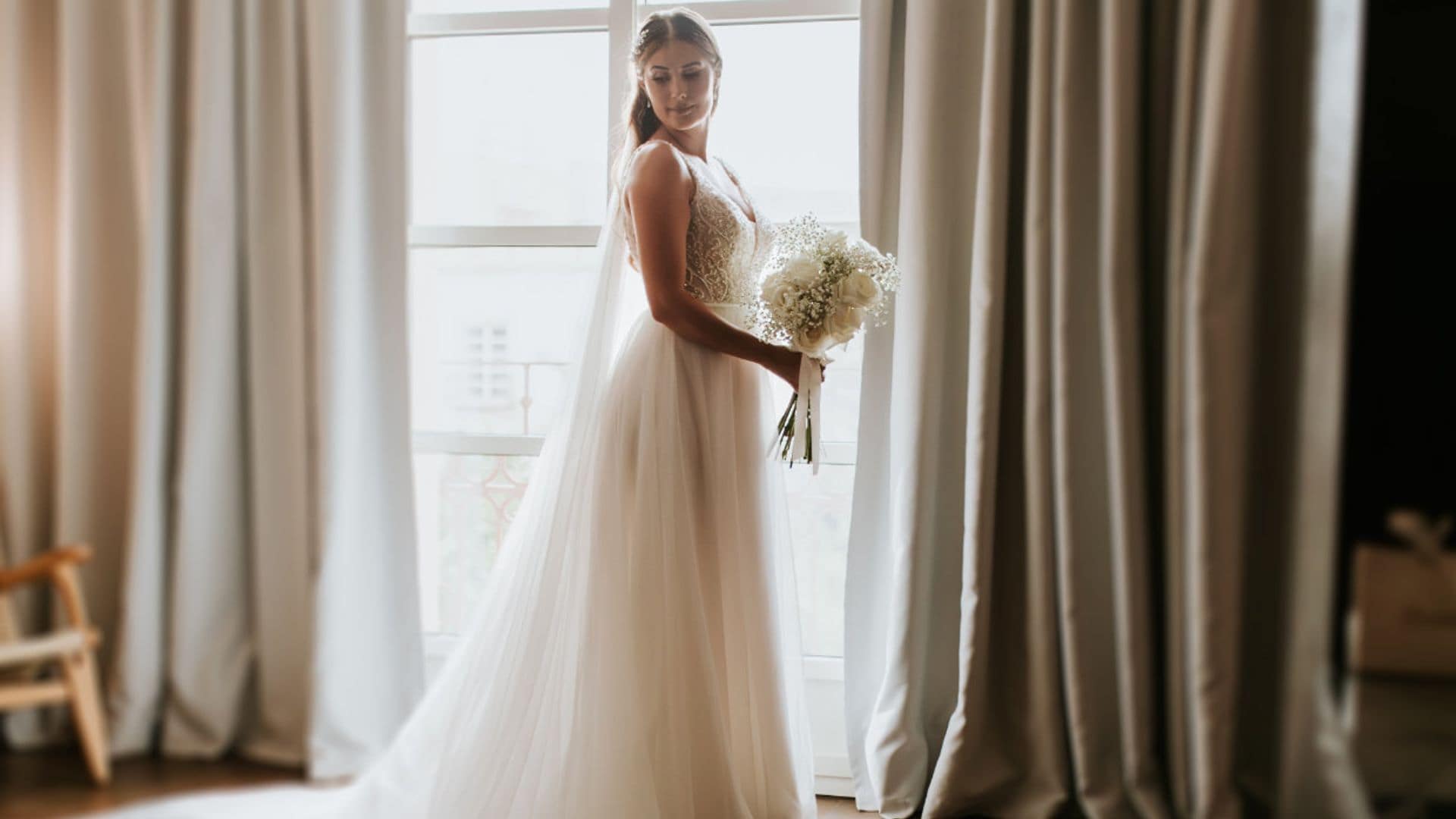 Nerea Camacho elige un vestido de novia romántico con detalles de pedrería para su boda