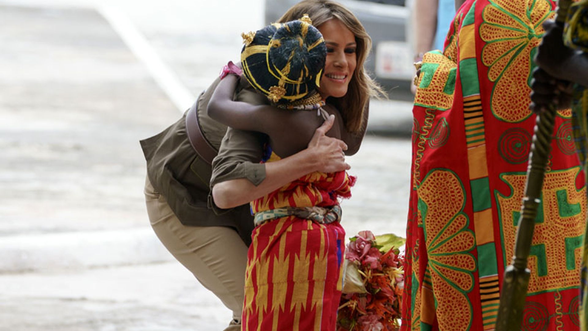 Melania Trump sigue sorprendiendo en África durante su primer viaje en solitario