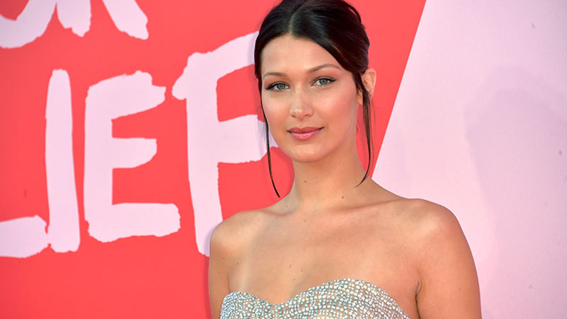 Bella Hadid y su nueva versión del estilo masculino