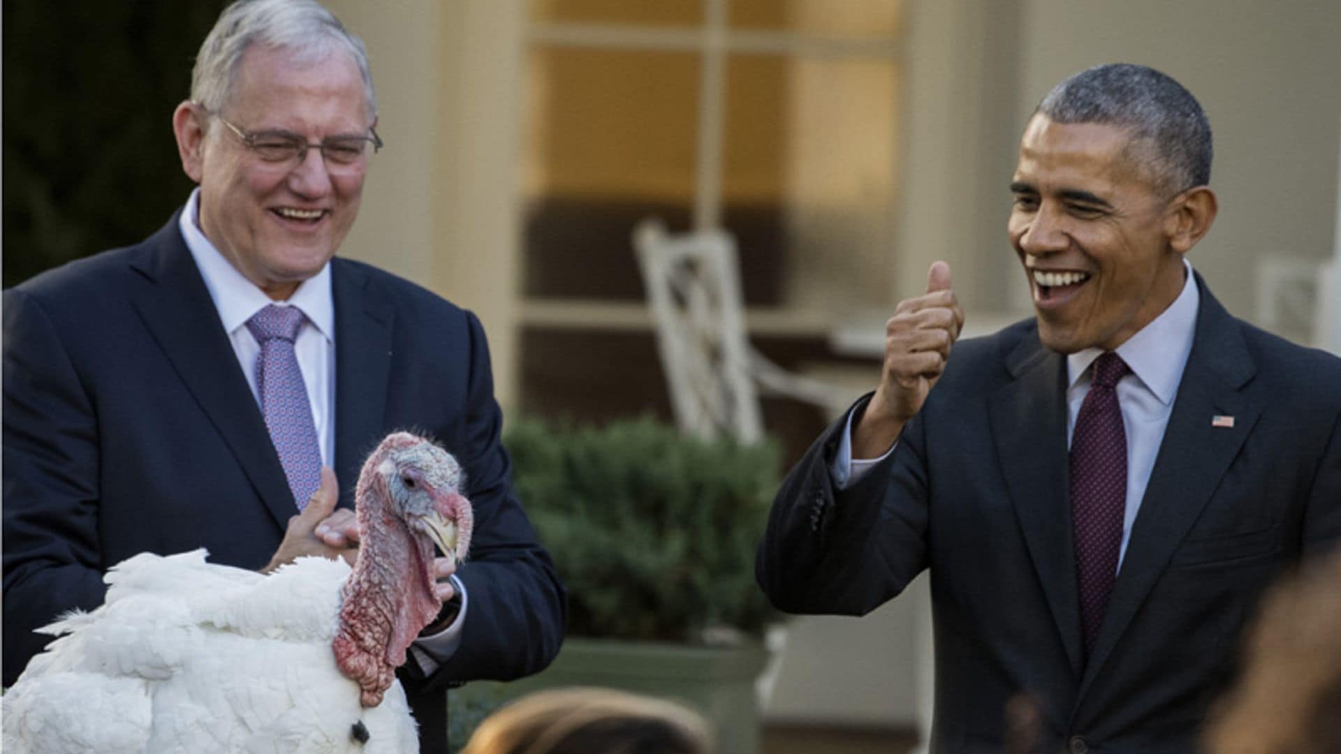 Las divertidas imágenes del último indulto de Obama al pavo de Acción de Gracias como presidente