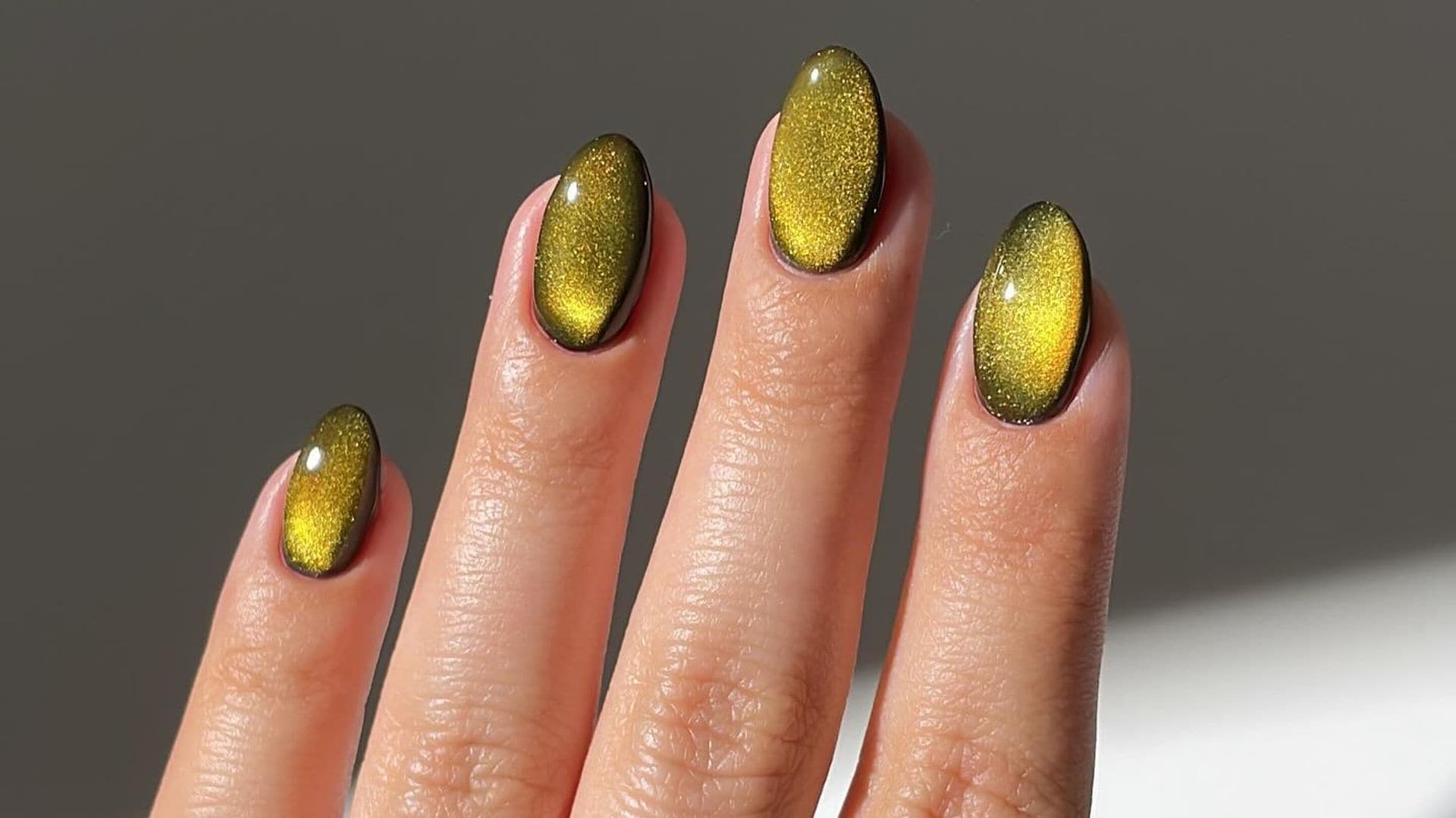 ‘Cat eye nails’: la manicura más brillante y especial a la que no te podrás resistir estas navidades