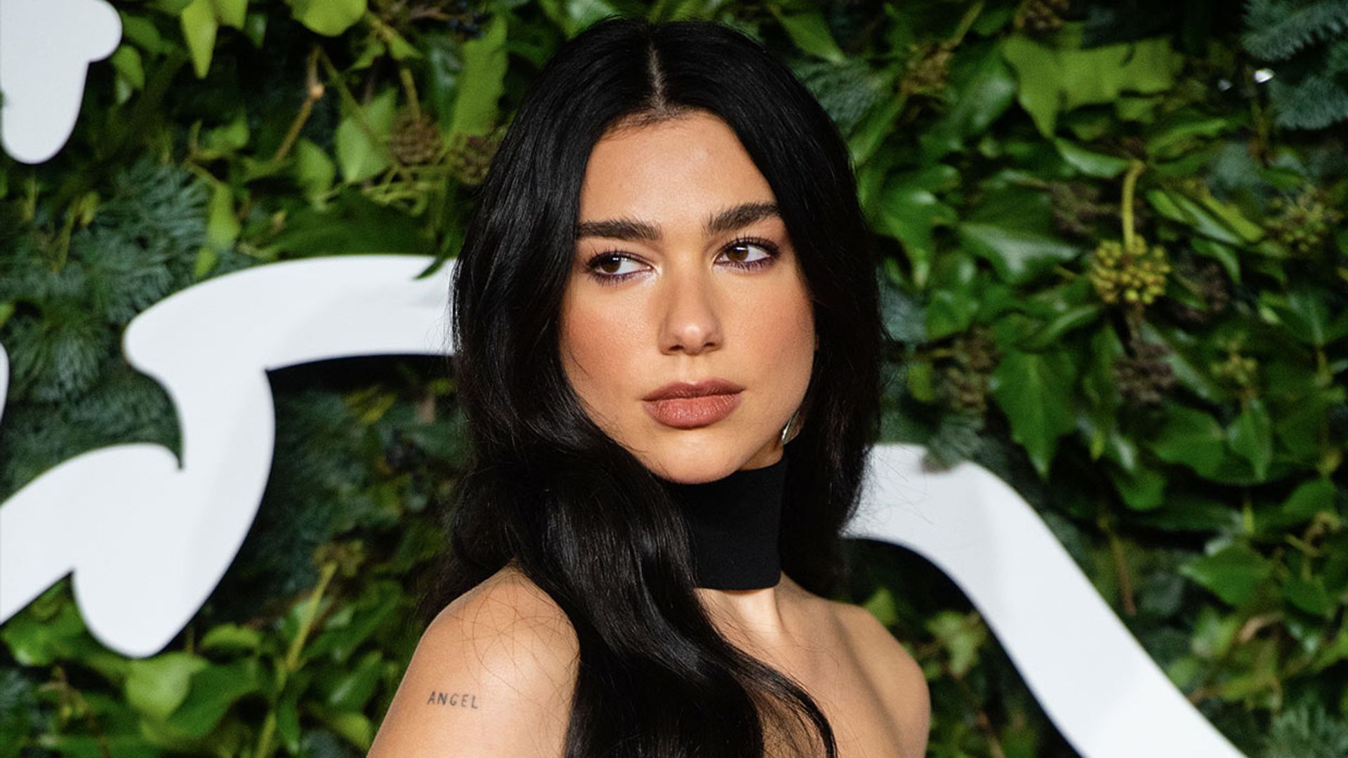 Descubrimos al diseñador veinteañero que ha conquistado a Dua Lipa con sus vestidos de fiesta