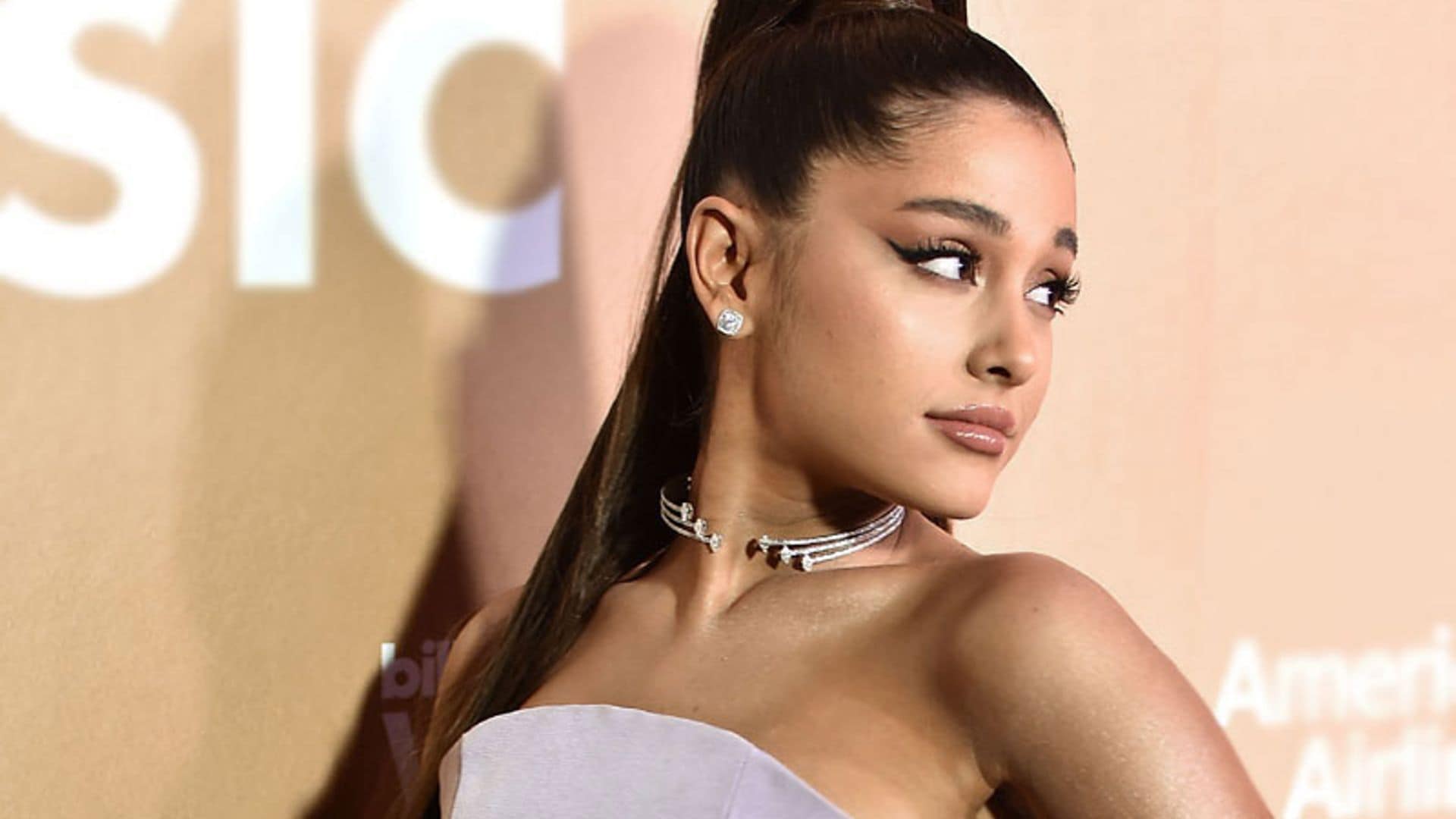 Ariana Grande, Elsa Hosk y el vestido de princesa que no dejó ver la polémica