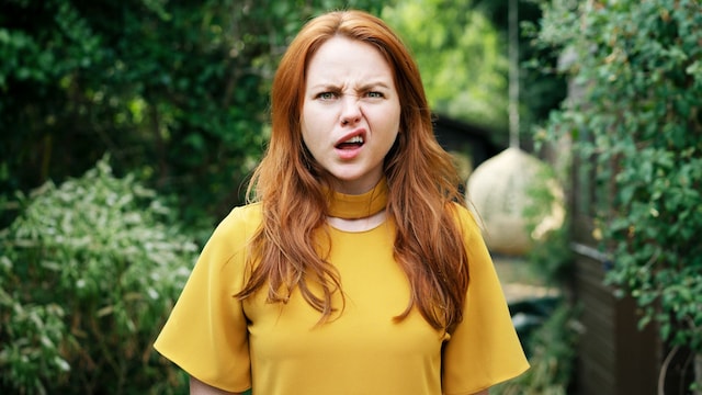 Mujer con cara de asco