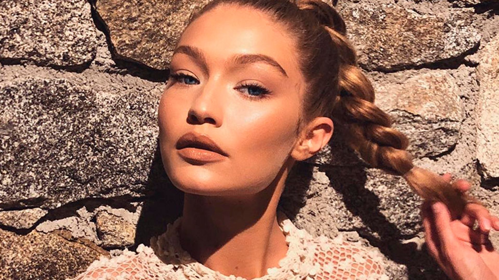 Sanos y con efecto bronceador, los 'snacks' que deberías copiar a Gigi Hadid