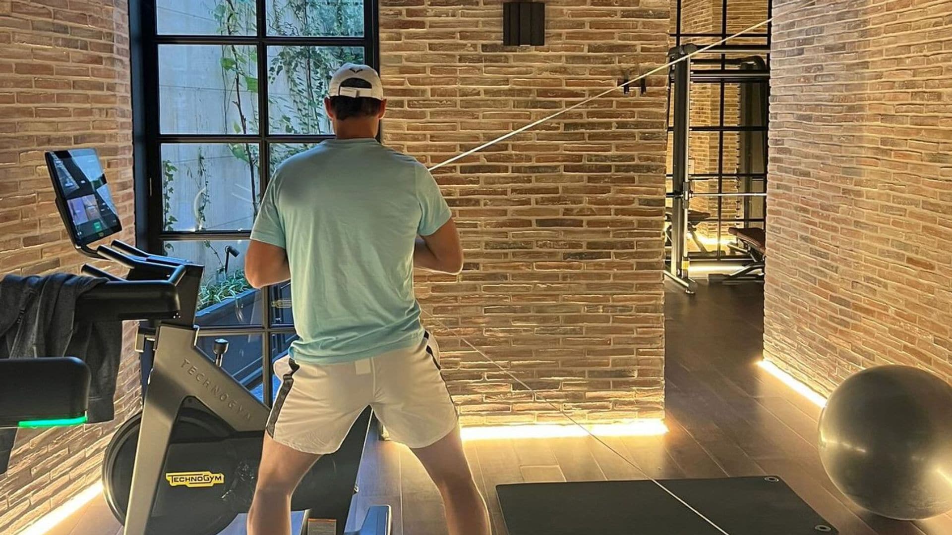 Rafa Nadal ejercitándose en un gimnasio