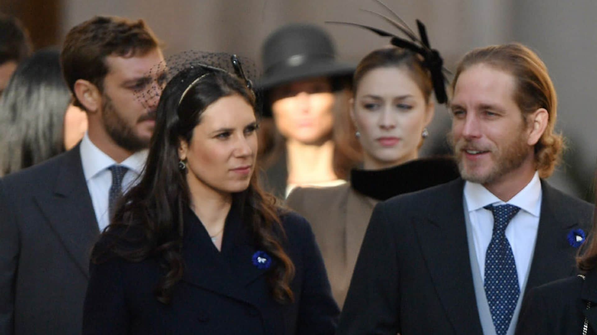 Abrigo-vestido y tocado, Tatiana y Beatrice comparten fórmula de estilo en Mónaco