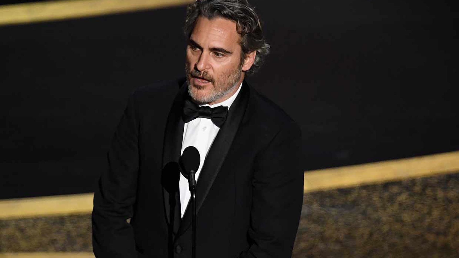 Joaquin Phoenix recuerda a su hermano fallecido al recoger el Oscar