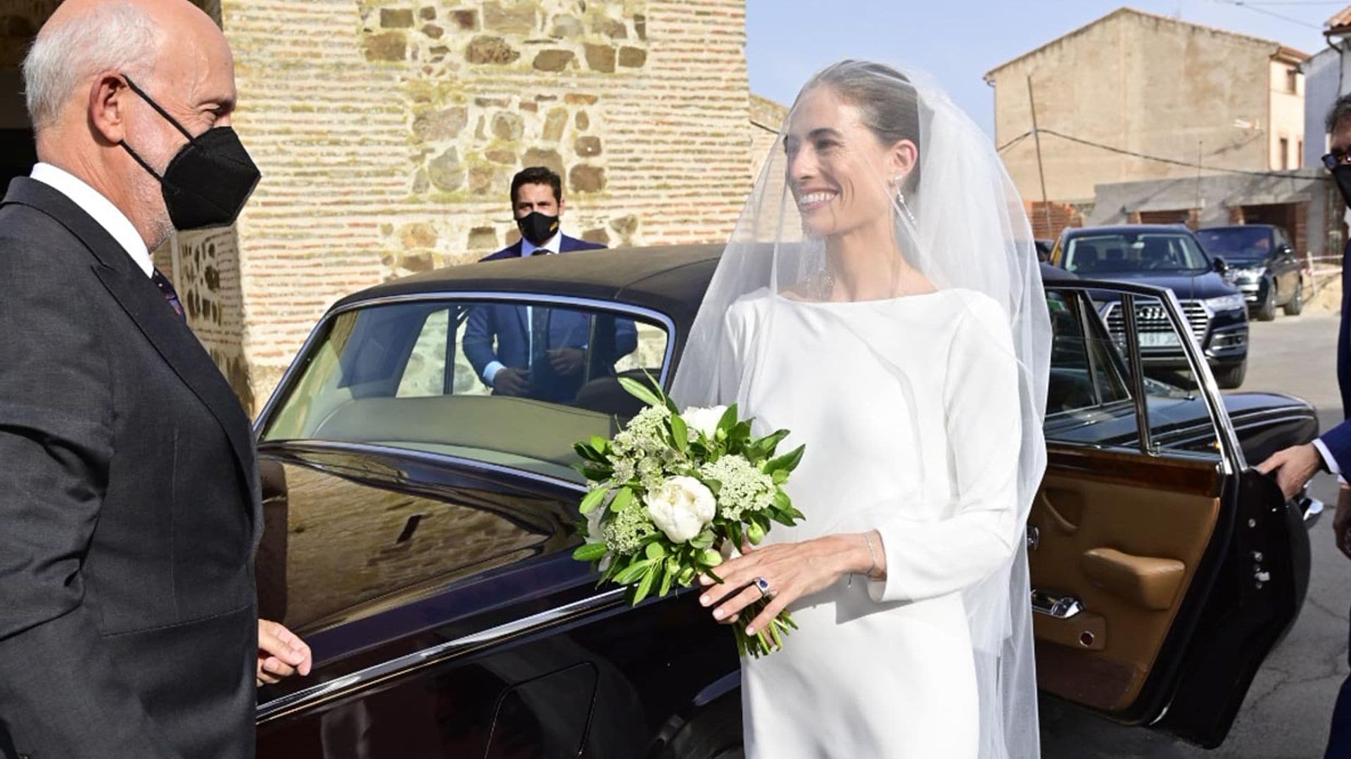 Amelia Millán se casa con el vestido minimalista de las novias más sofisticadas