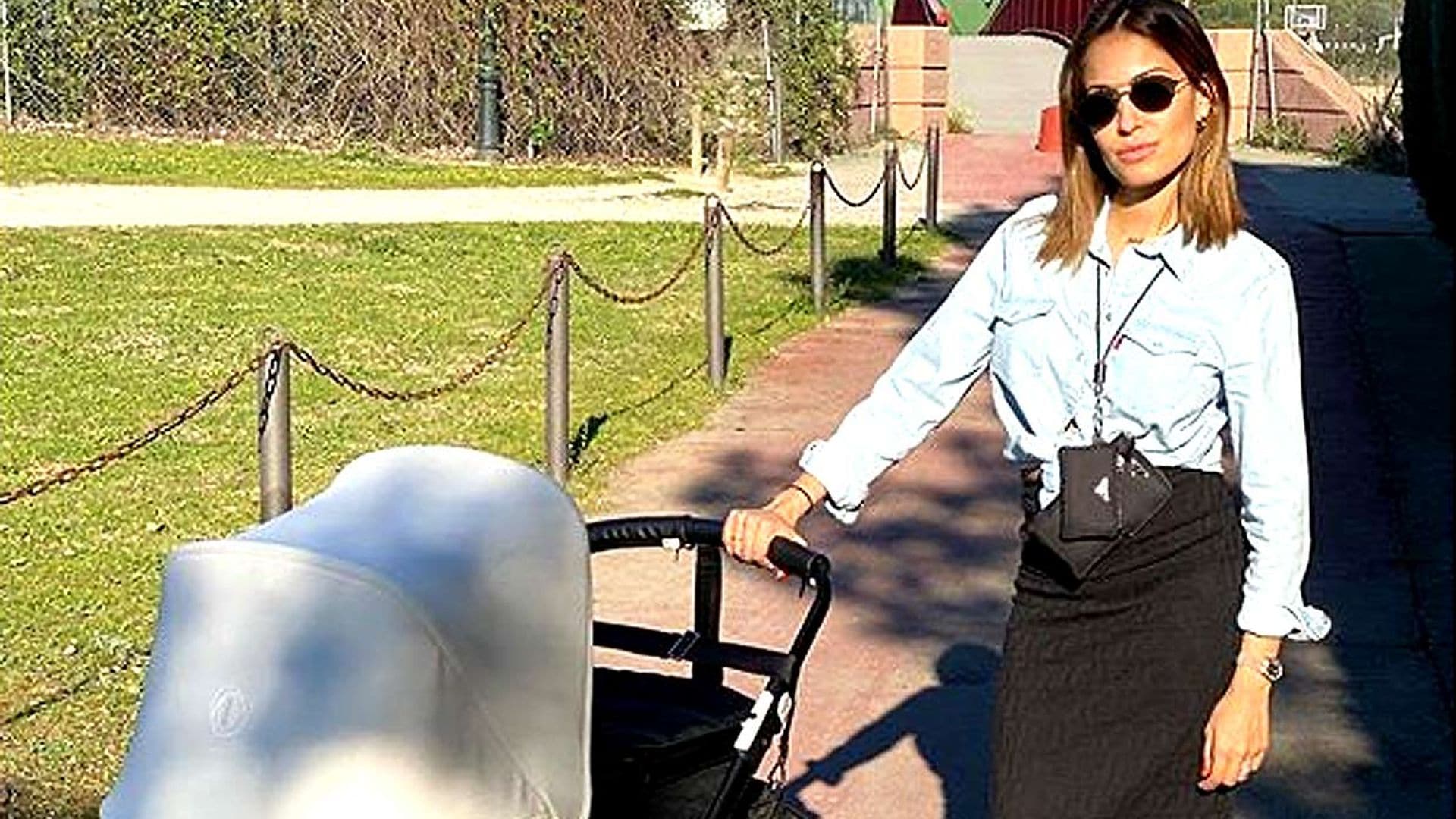 Hiba Abouk comparte su primer paseo al sol con Amín ¡el bebé más deportivo!