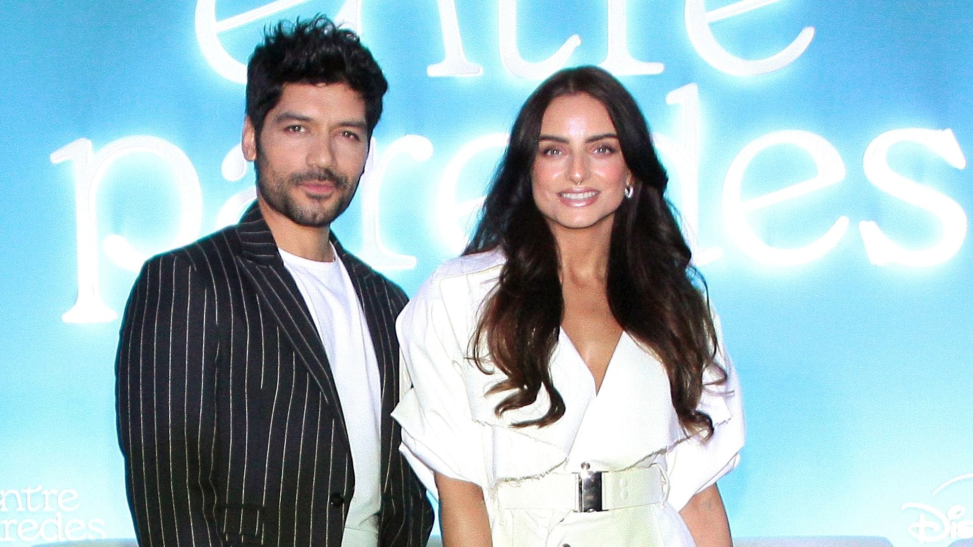 Aislinn Derbez habla del trabajo junto a su exnovio, Christian Vázquez, en la serie 'Entre Paredes'