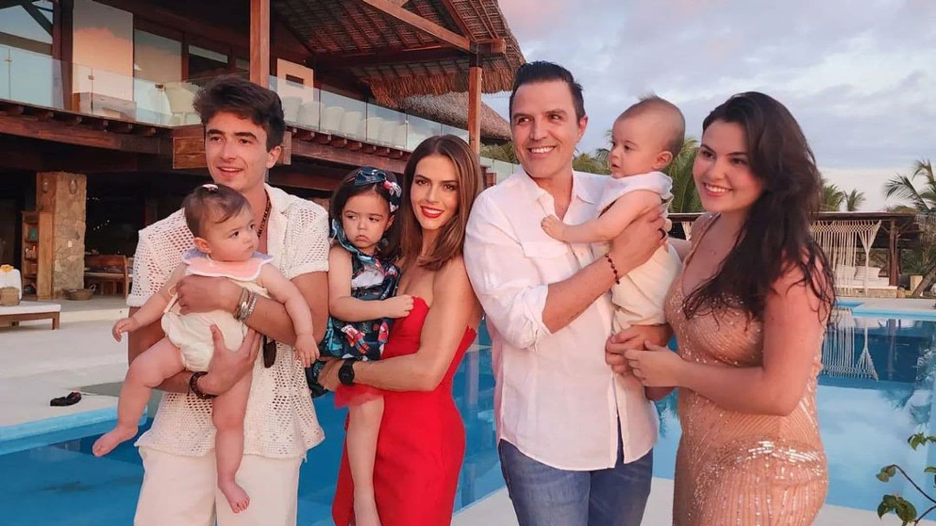 Claudia Álvarez y su familia