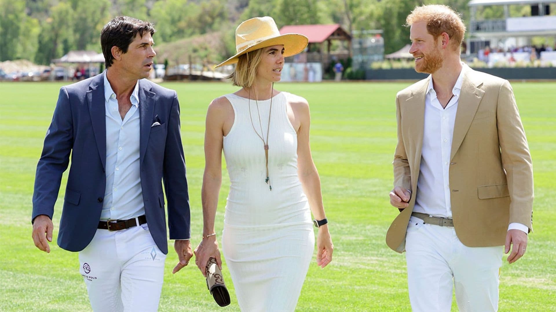 Quién es la glamurosa mujer que captó las miradas en el partido de Harry