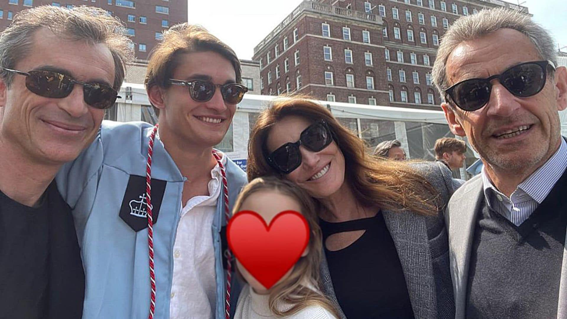 Conoce a Aurélien, el hijo veinteañero y modelo de Carla Bruni que acaba de graduarse