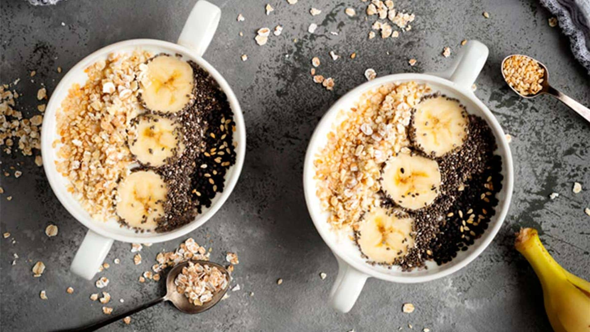 'Porridge' con plátano, arroz inflado y semillas