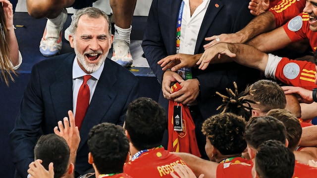 El rey Felipe VI celebrando la victoria de la selección