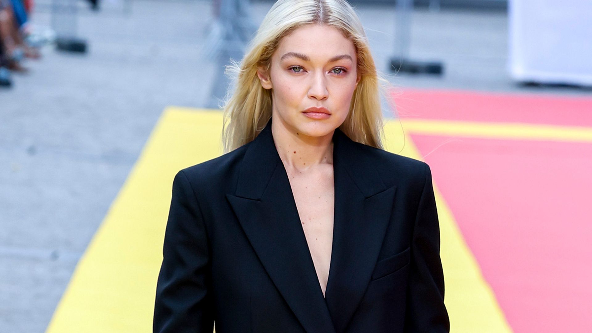 La hija de Gigi Hadid apunta maneras con su look de Nochevieja: un bolso de más de 3000 euros