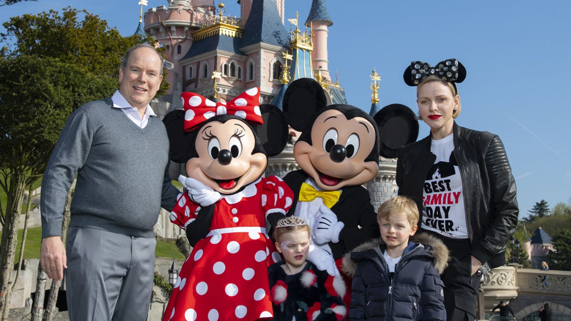 Alberto y Charlene de Mónaco y sus mellizos, viaje de cuento a Disneyland Paris