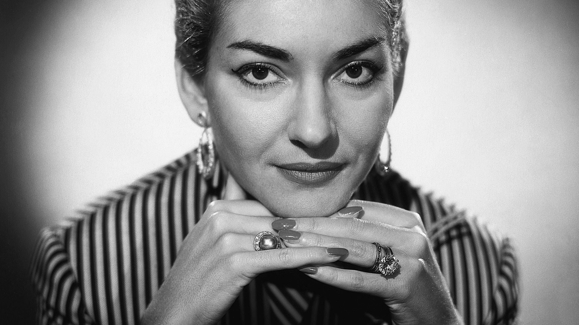 Maria Callas: el icono de elegancia que trasciende décadas, ahora revivido por Angelina Jolie