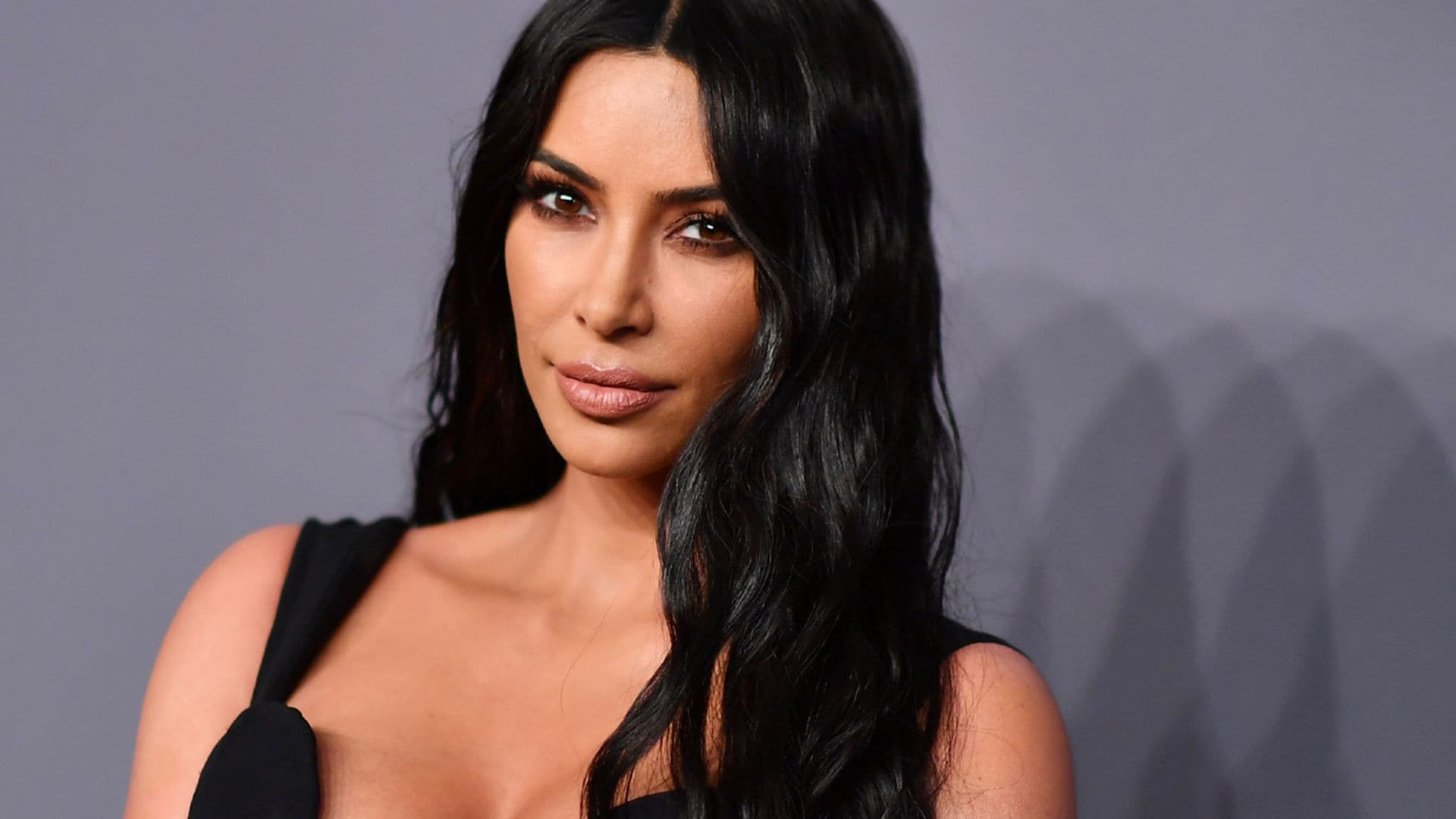 Ella también se suma al corte estrella de la temporada: Kim Kardashian estrena look