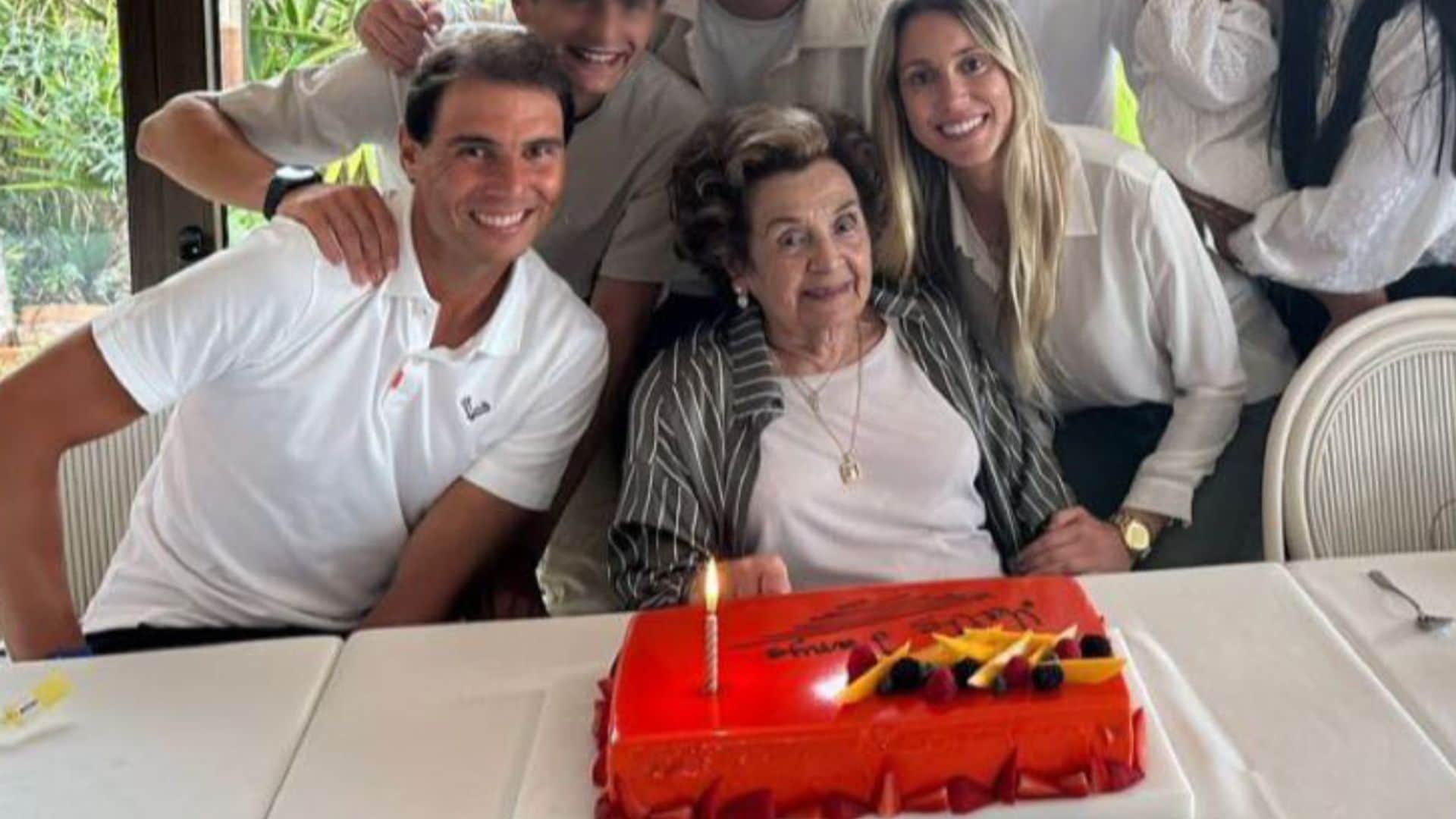 Rafa Nadal se va de celebración familiar (y se mete entre fogones) tras sus semanas más difíciles