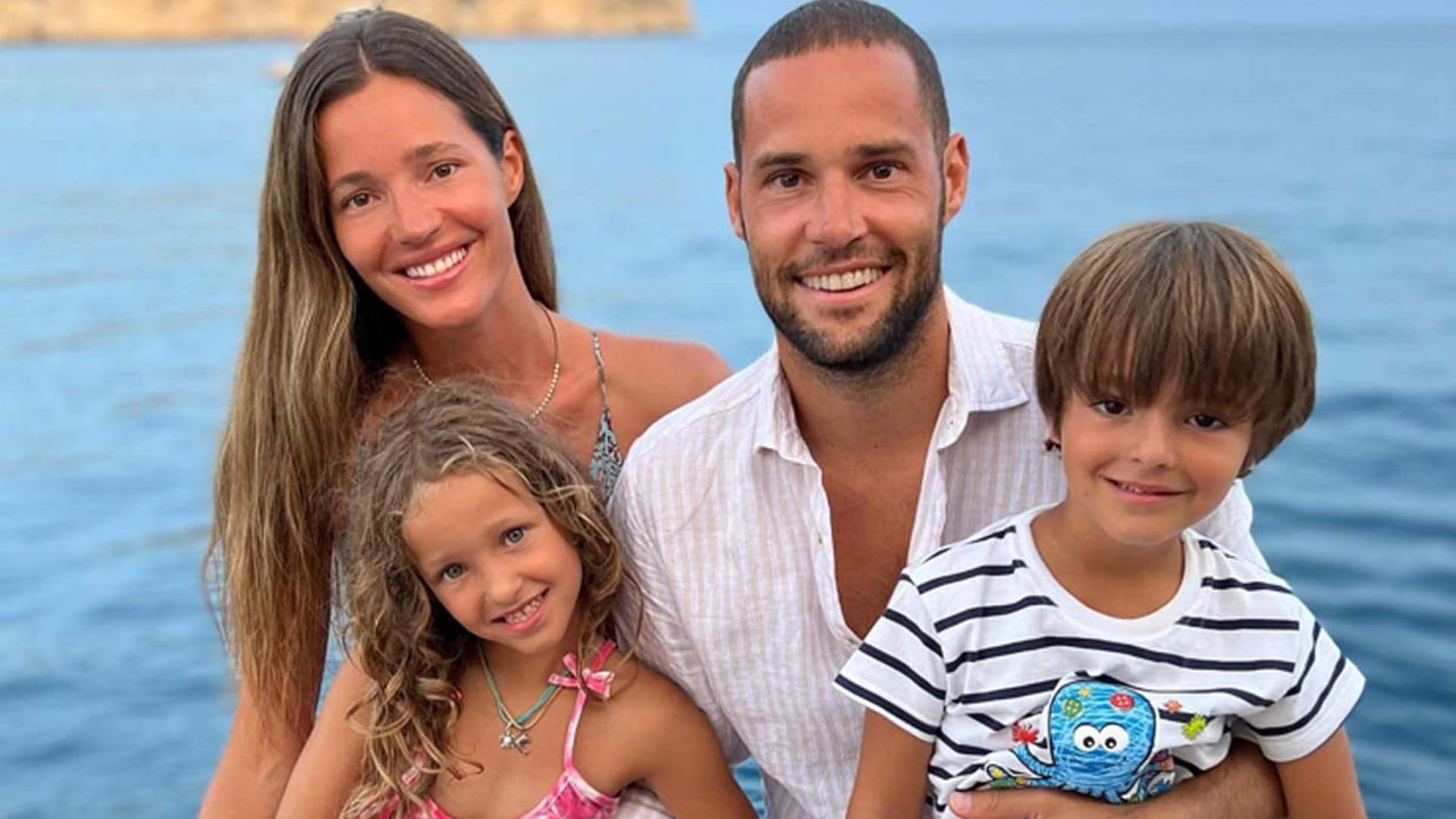 Malena Costa y Mario Suárez: playa y una original tarta para celebrar el cumple de su hijo