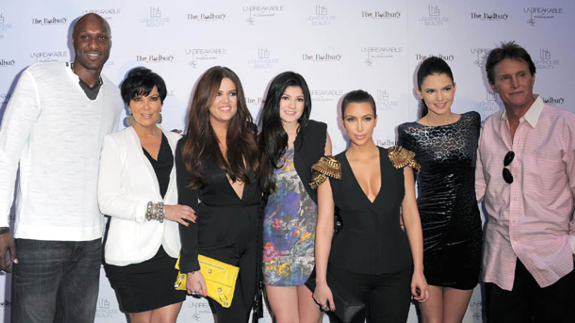 Las Kardashian se vuelcan con Lamar Odom mientras lucha por su vida tras ser encontrado inconsciente en un local