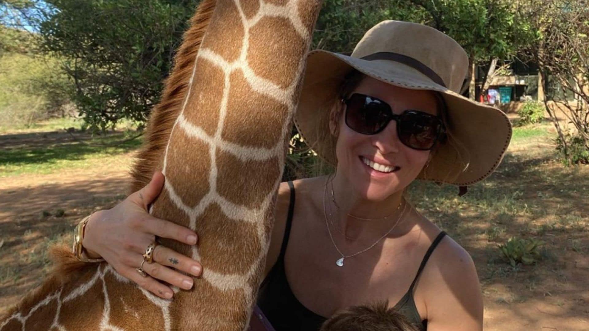 ¡Galopando entre jirafas! La inolvidable experiencia africana de Elsa Pataky con sus hijos