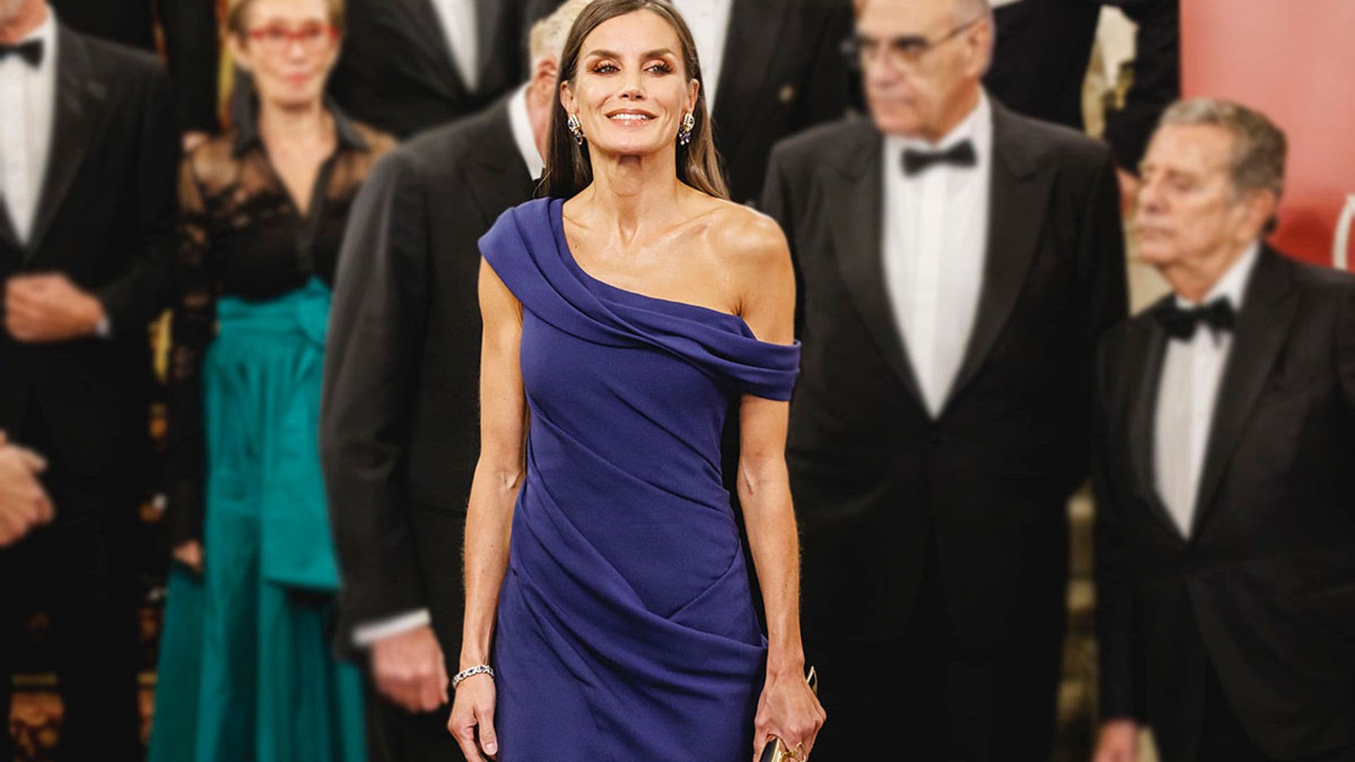 La Reina rescata en Barcelona un imponente vestido de gala que estrenó en 2017