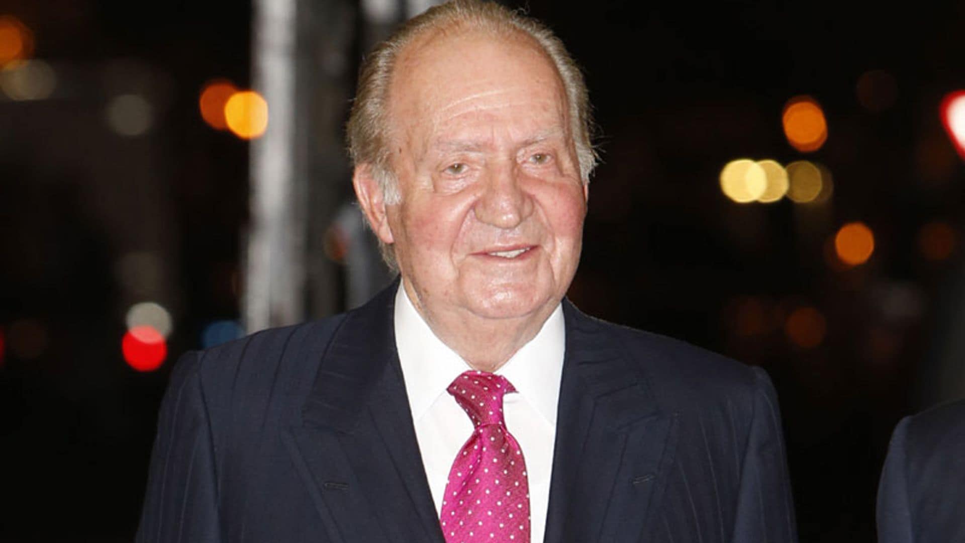 El rey Juan Carlos, operado de la rodilla con éxito