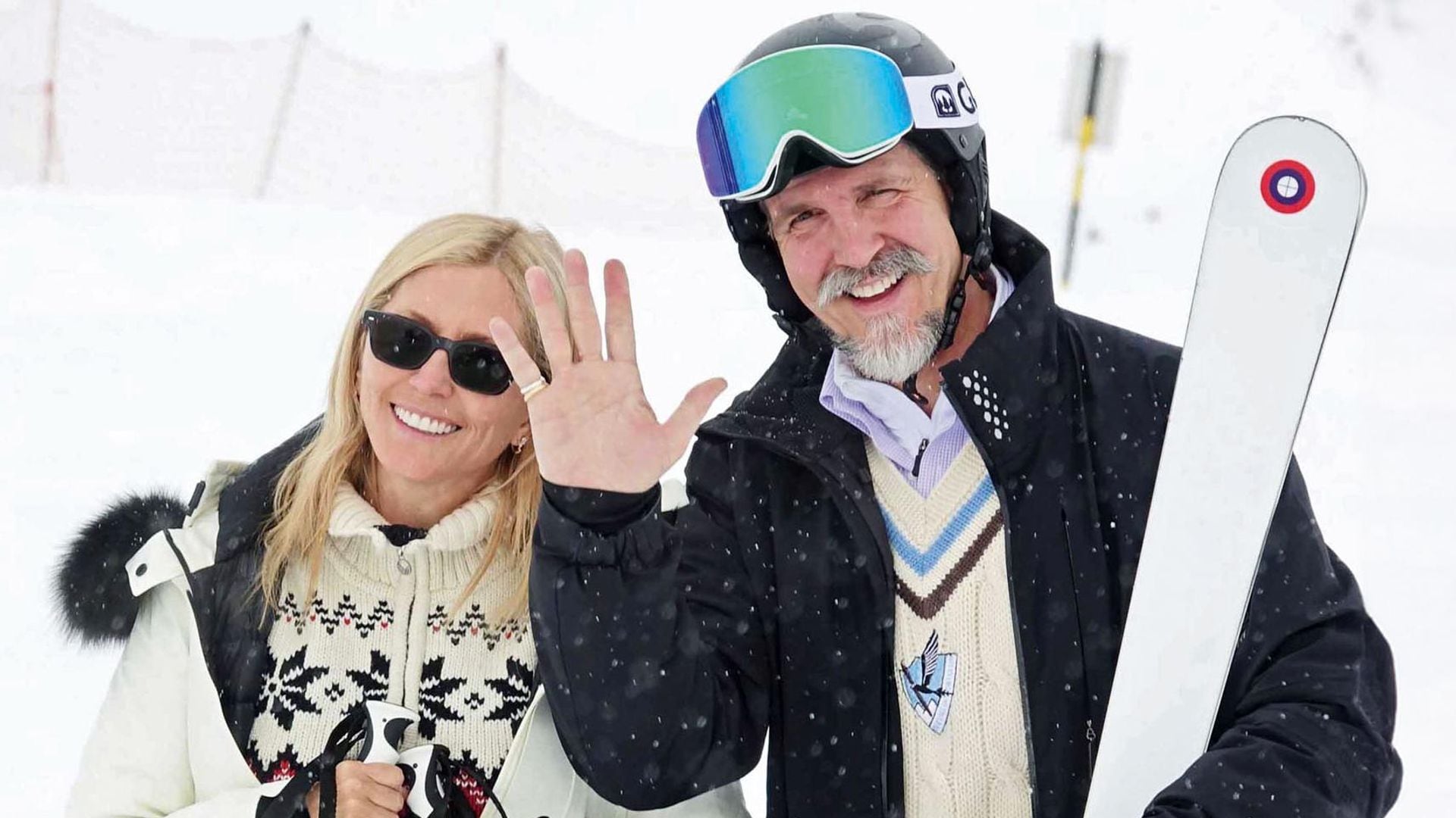 En ¡HOLA!, Marie-Chantal y Pablo de Grecia: días de esquí, besos y reencuentros en los Alpes