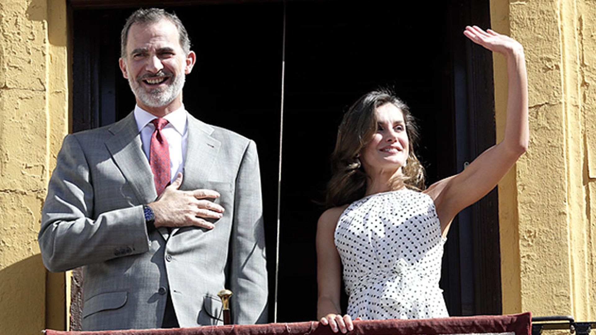 ¡Lleno total! Don Felipe y doña Letizia viven el día grande de Bailén