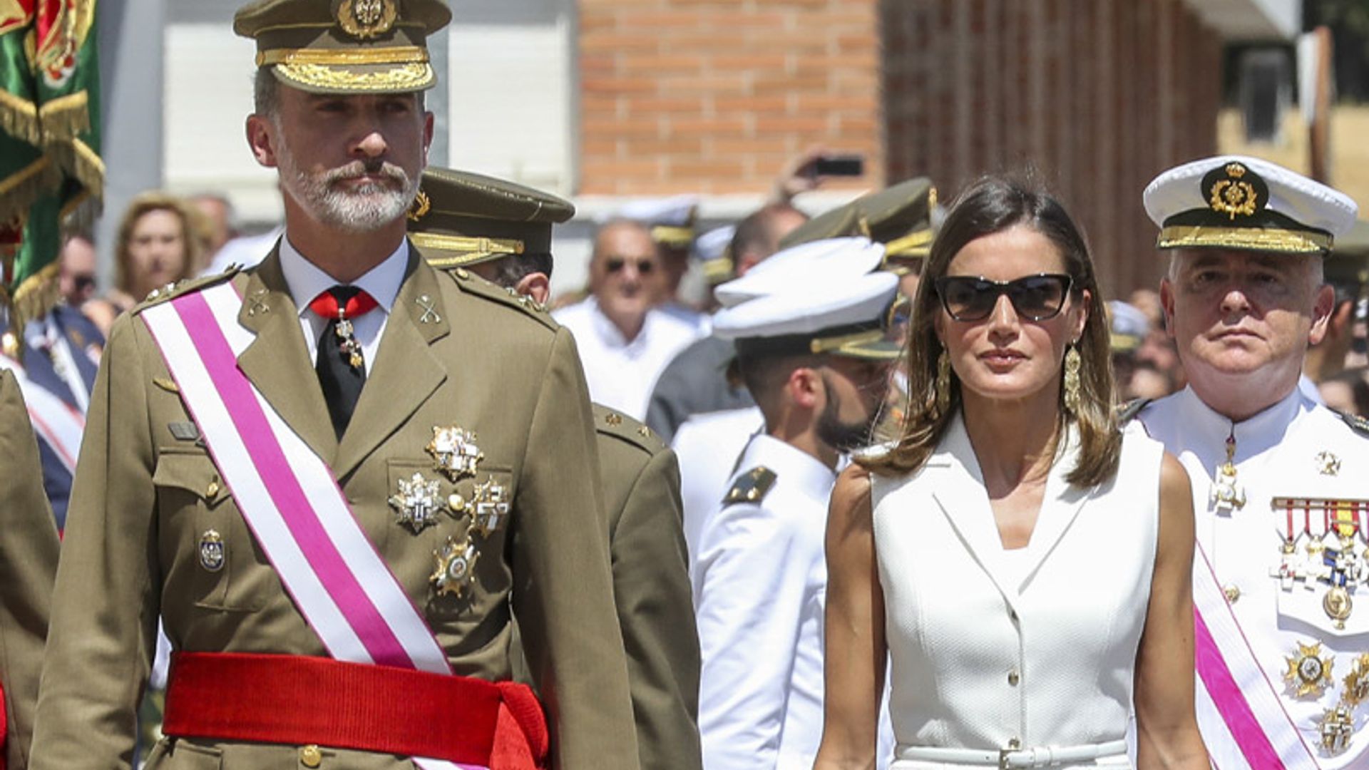 Los Reyes acuden a la entrega de los Reales Despachos en la Academia Central de la Defensa