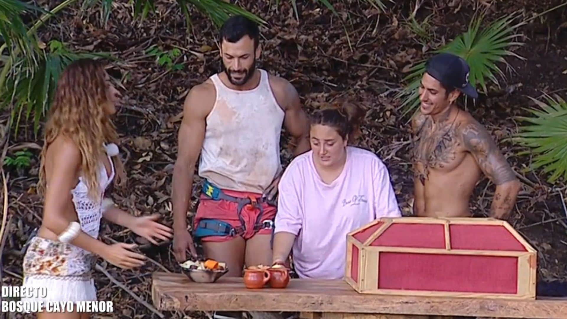 Rocío Flores disfruta de un delicioso cocido tras ganar una durísima y polémica prueba de resistencia