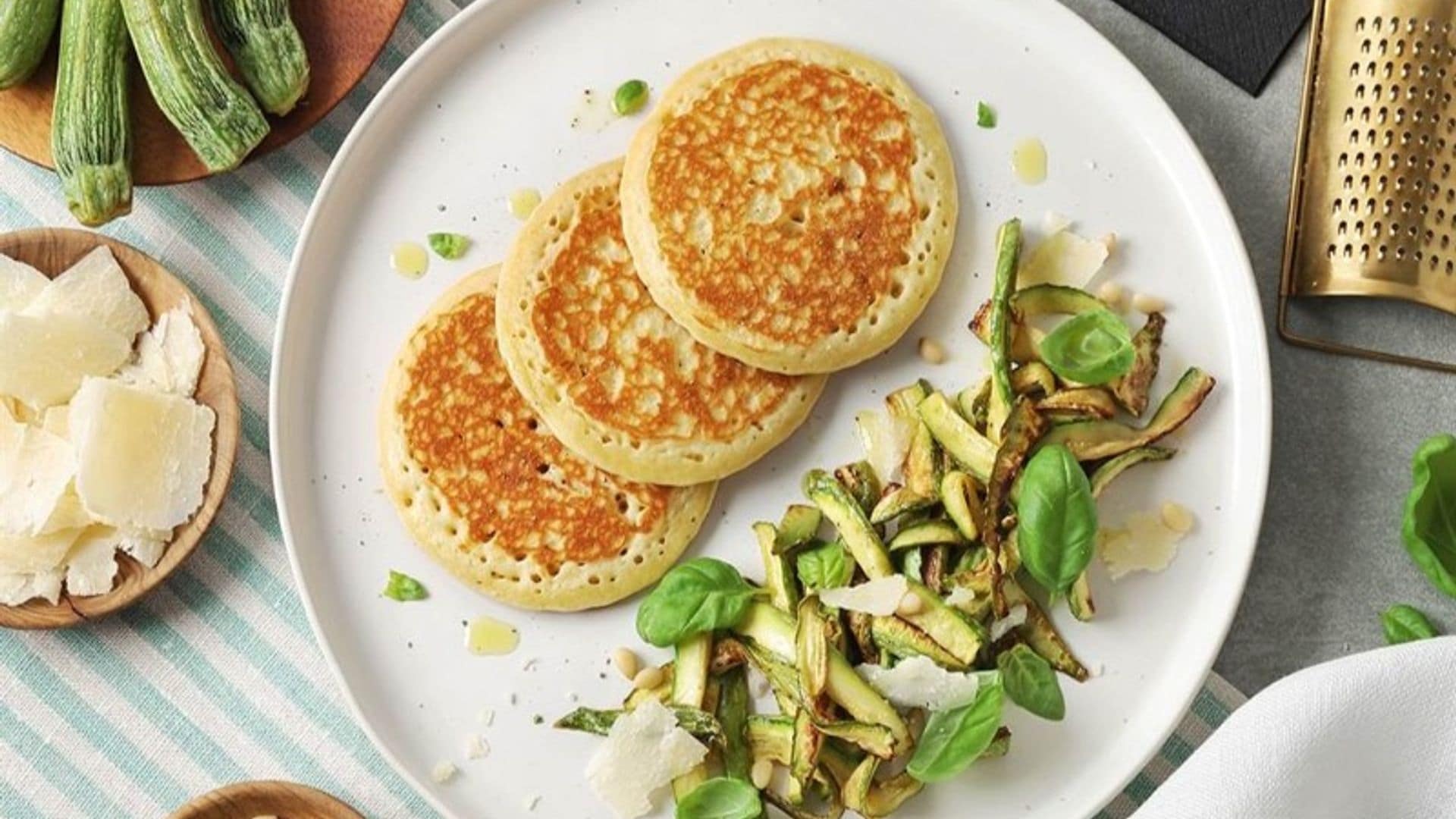 Tortitas saladas con calabacín, piñones y queso