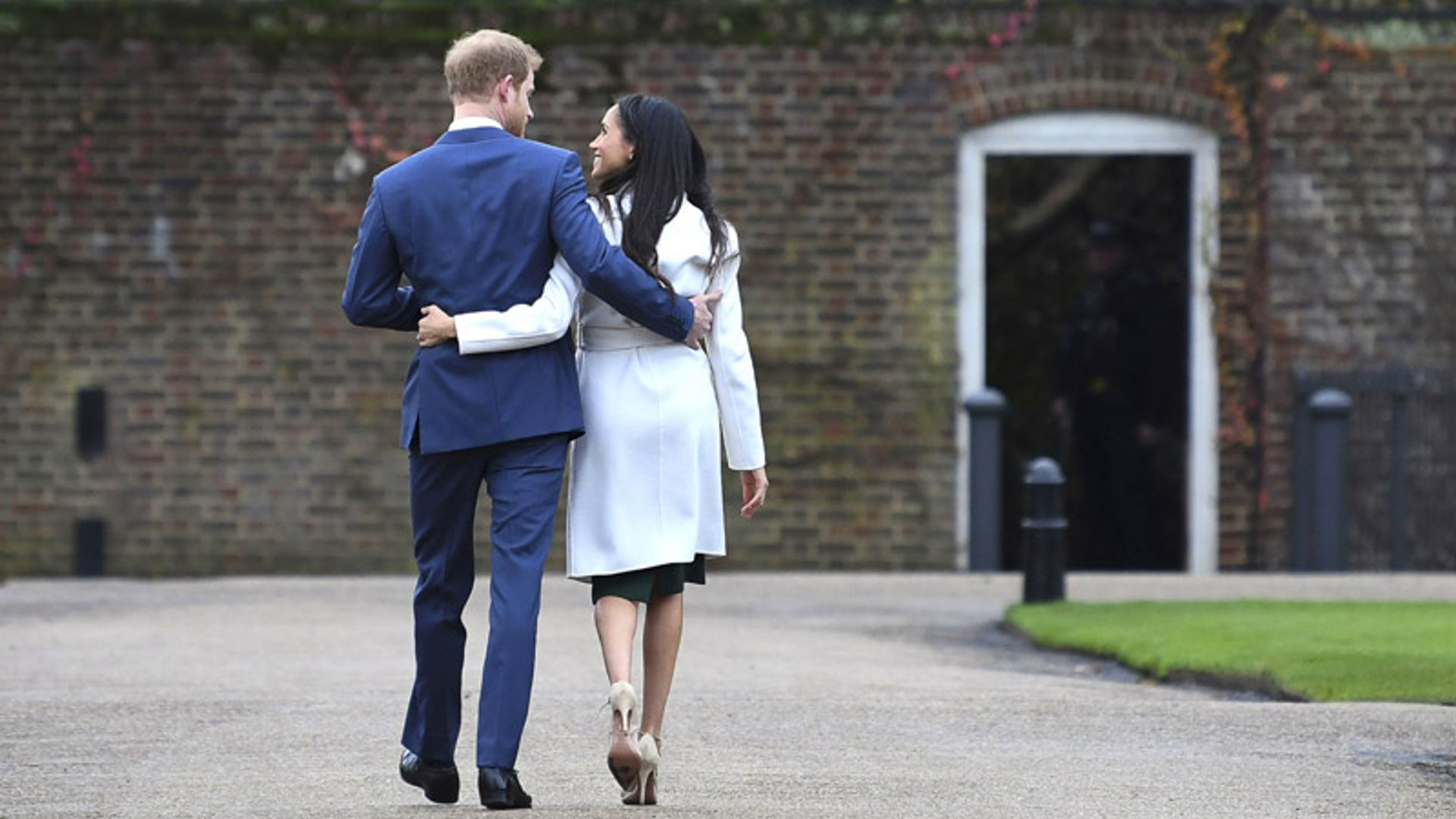 Mientras Meghan deja la carrera de actriz… ¡no te imaginas qué príncipe europeo ha debutado en una telenovela!