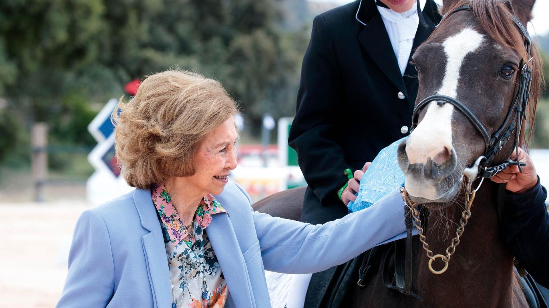 La Reina Sofía disfruta de su pasión por la hípica con doña Teresa de Borbón como anfitriona