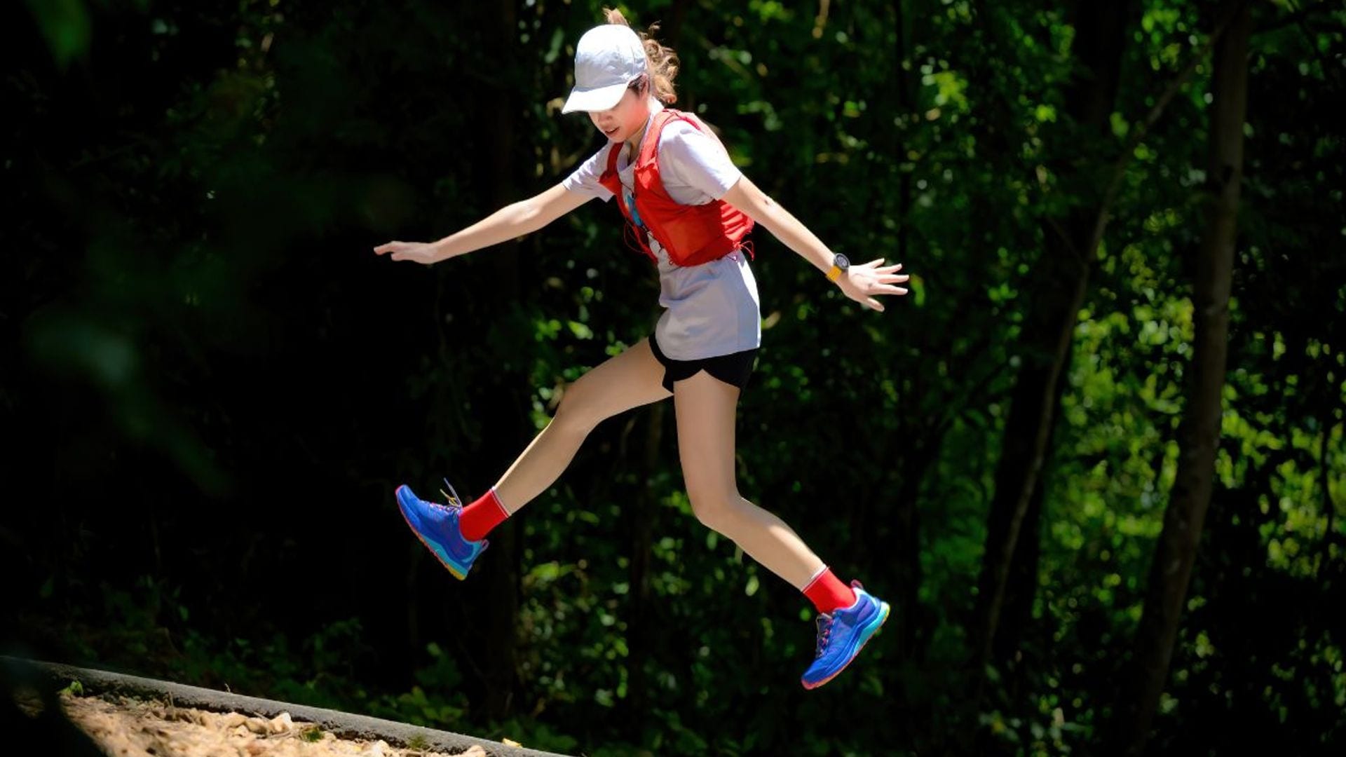 Éstas son las 5 mejores zapatillas de 'trail running' para correr al aire libre