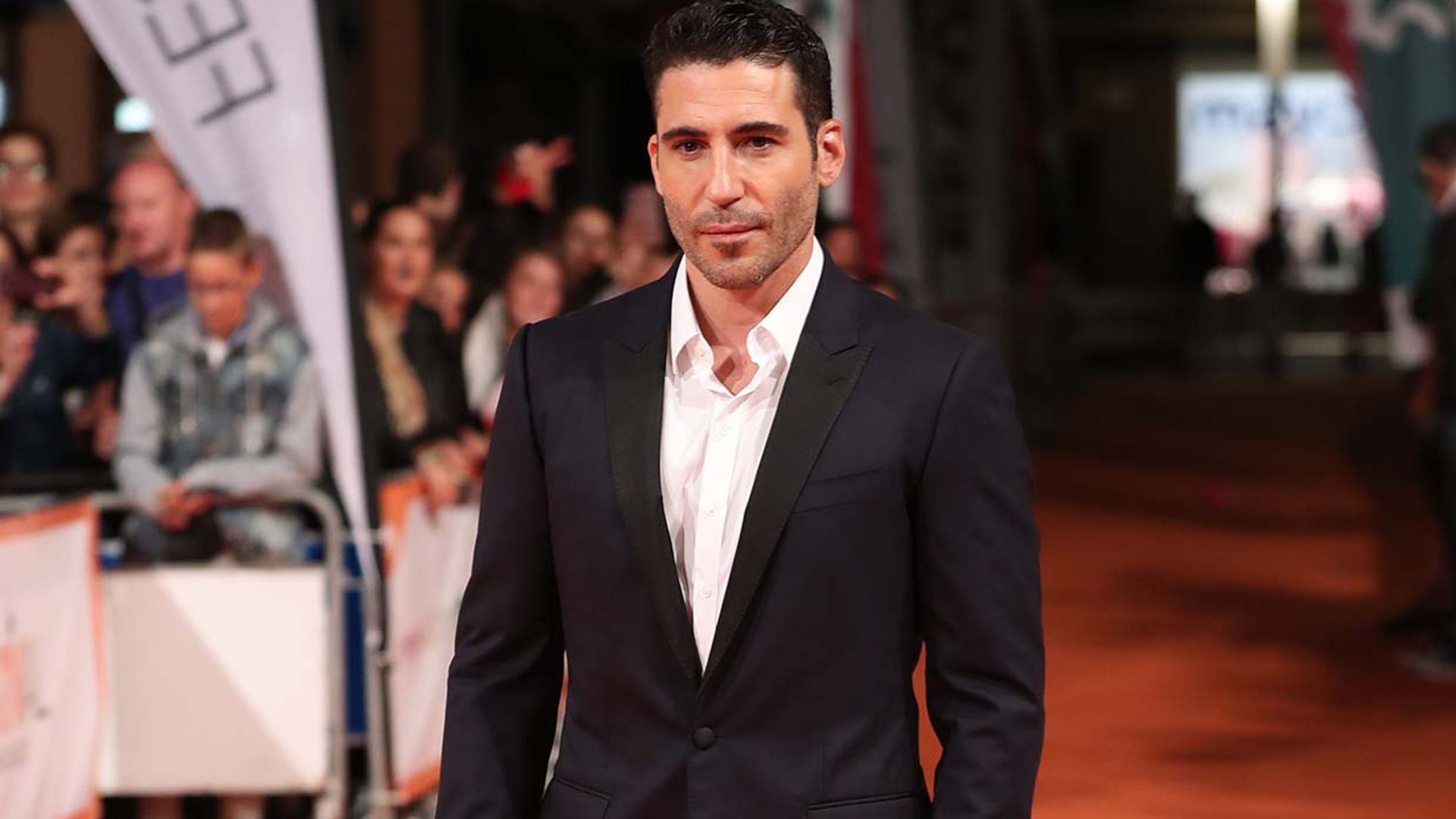 Verónica Sánchez y Miguel Ángel Silvestre protagonizan ‘Sky Rojo’, lo nuevo de Álex Pina