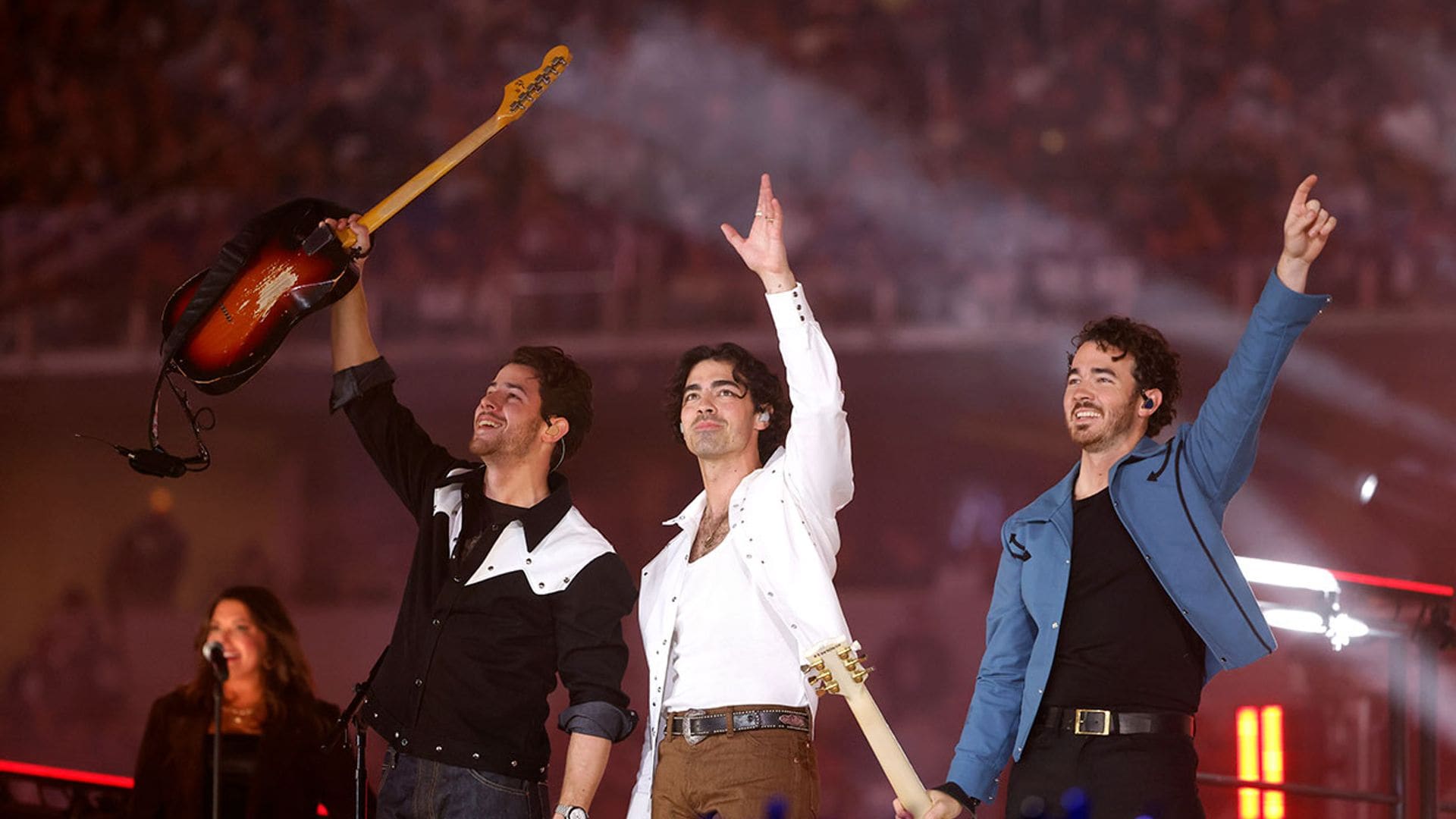 Los Jonas Brothers demuestran que siguen causando furor 17 años después