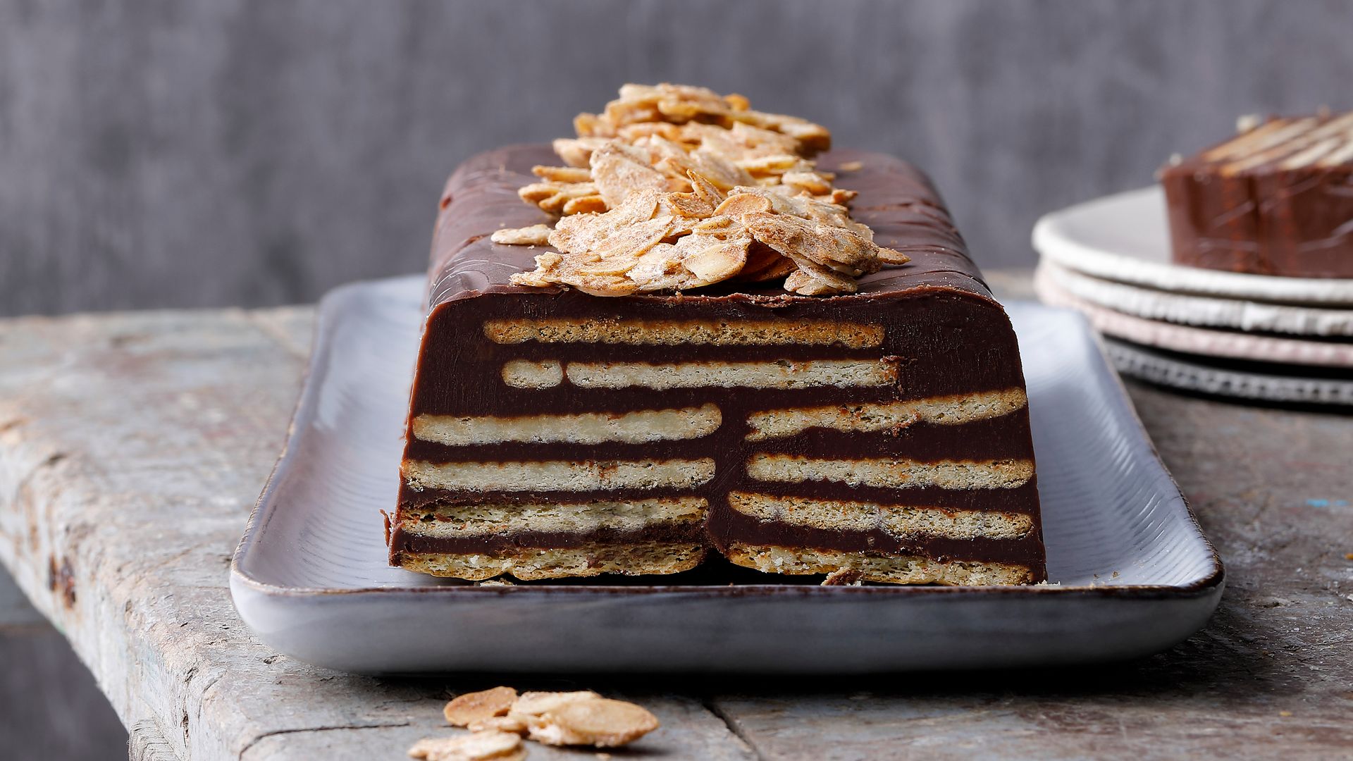 Tarta de la abuela con galletas y chocolate